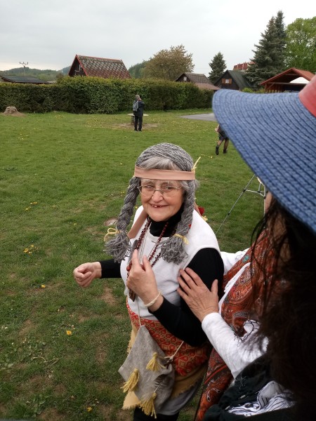 06. Indiánská babička.jpg